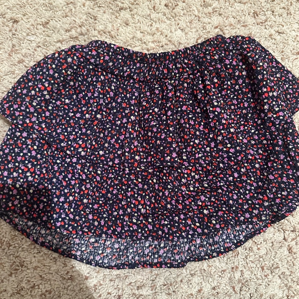 Girls size 3t gap skort in perfect condition.